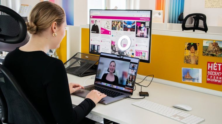 Speaker engaging with an online audience in a virtual event streaming setup